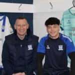 Manager Stuart King with new signing Aaron Donnelly