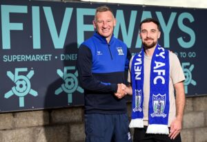 Manager Stuart King with new signing Andrew Hoey